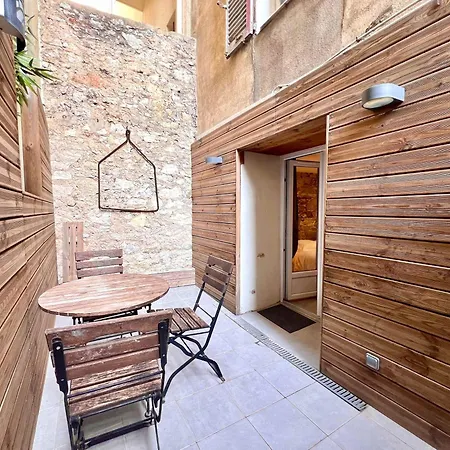 Appartement A075-superbe Studio Avec Terrasse Au Centre Historique *