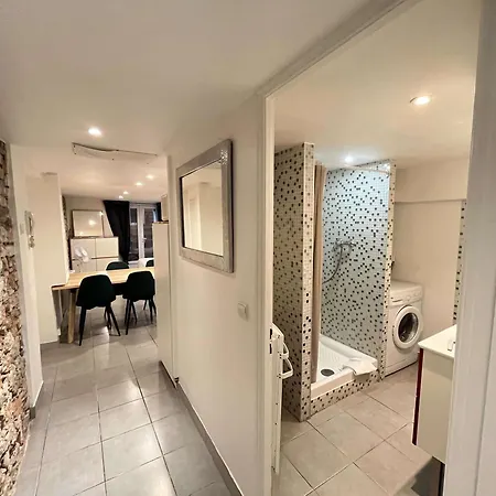 Apartment A075-superbe Studio Avec Terrasse Au Centre Historique *