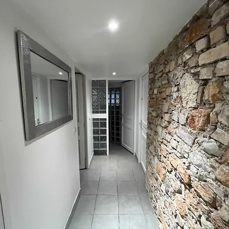 A075-superbe Studio Avec Terrasse Au Centre Historique Appartement Cannes