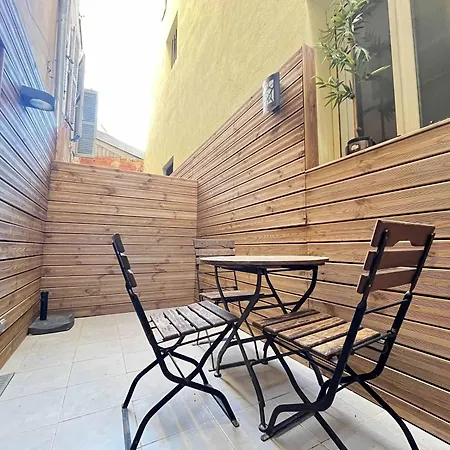 A075-superbe Studio Avec Terrasse Au Centre Historique Cannes